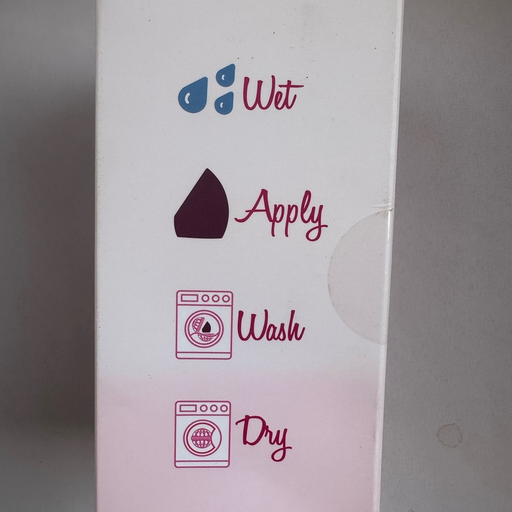 MakeUp Eraser Pink Sponge with Holder - Picture 4 of 4